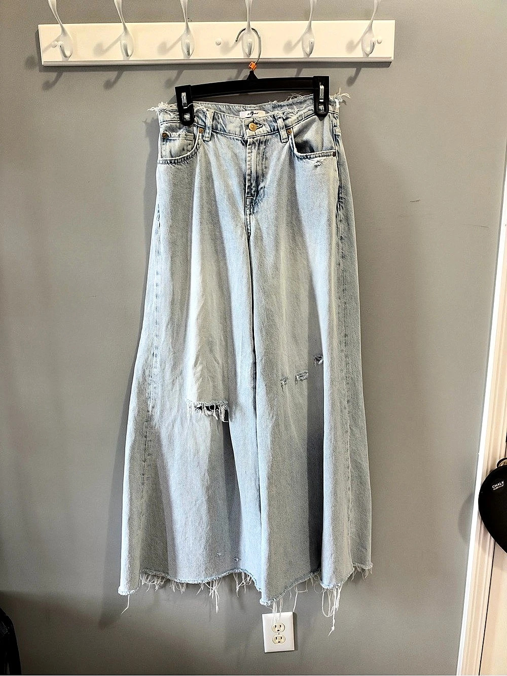 7 for all mankind Wide barrel Leg Jeans Distressed in Blue Waist 26